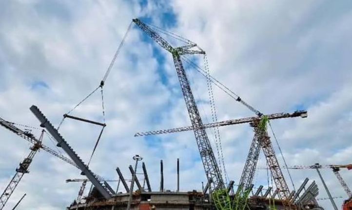 中联重科超大型起重机助力2030年世界杯场馆建设