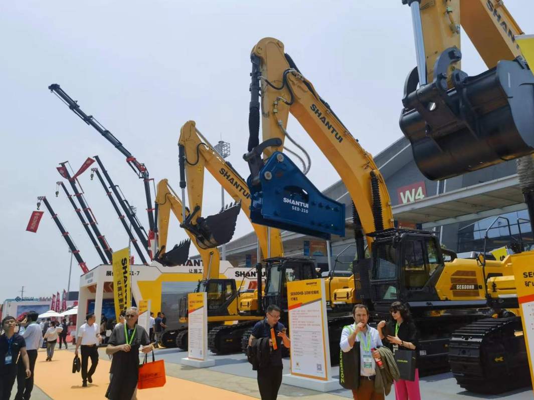 追加大单！雷沃工程机械集团内蒙古战略客户交机